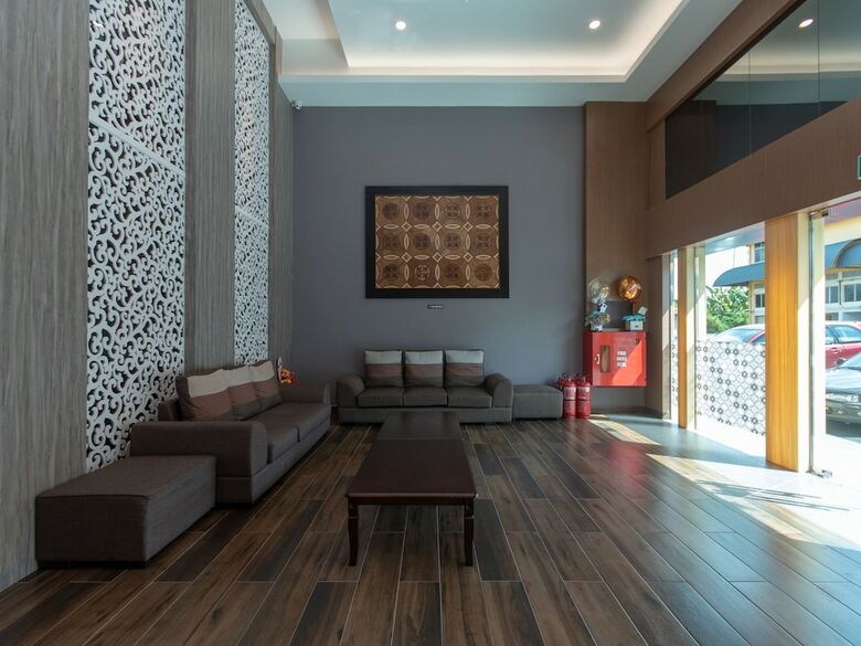 Oyo 89375 Regent Hotel