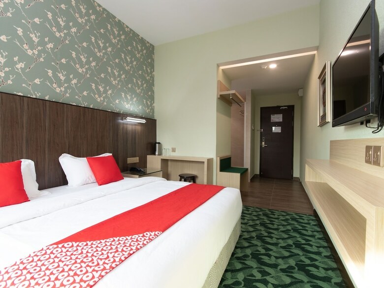 Oyo 89375 Regent Hotel