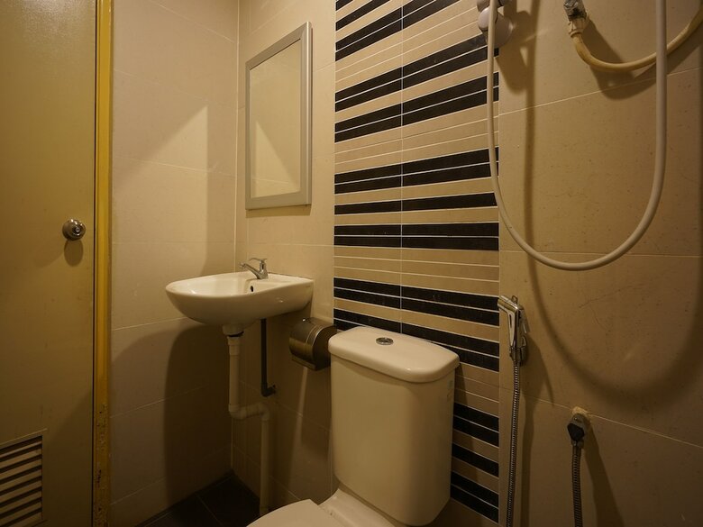 Oyo 44086 Jj Hotel