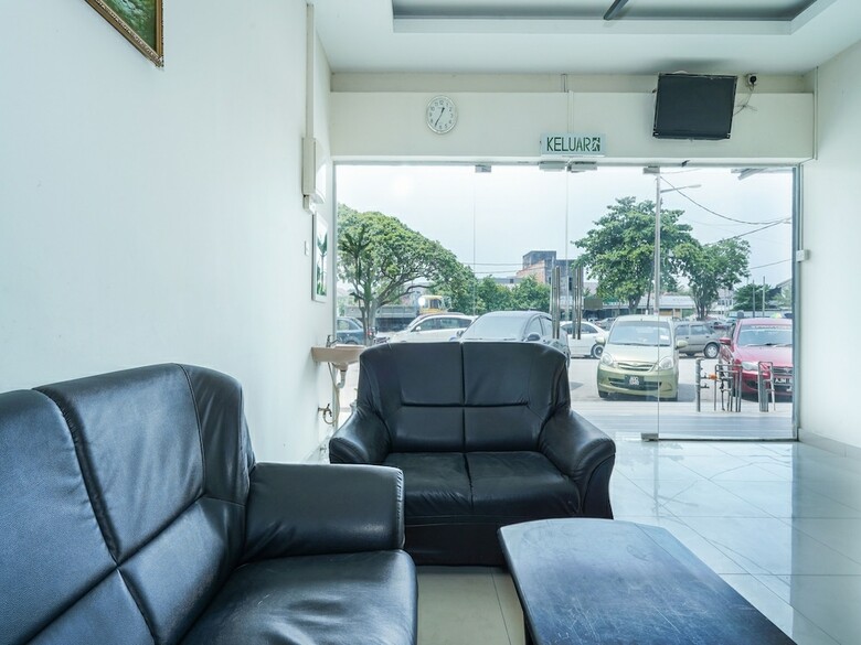 Oyo 44086 Jj Hotel