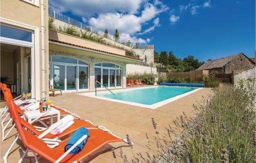 Five-bedroom Holiday Home In Veprinac