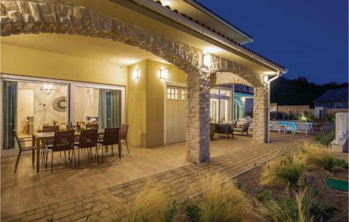Five-bedroom Holiday Home In Veprinac