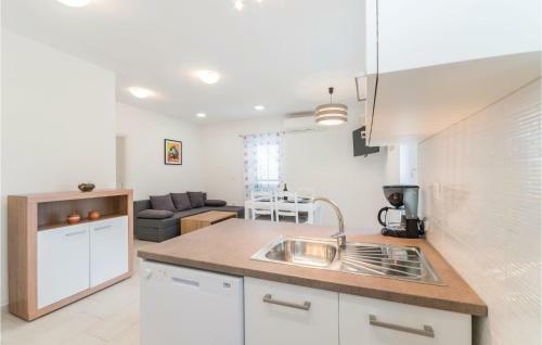 Two-bedroom Apartment In Veli Rat