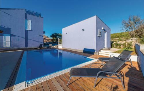 Two-bedroom Apartment In Veli Rat