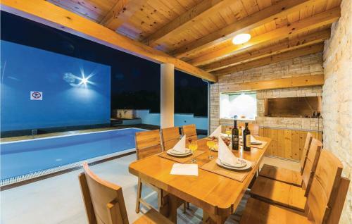 Two-bedroom Apartment In Veli Rat