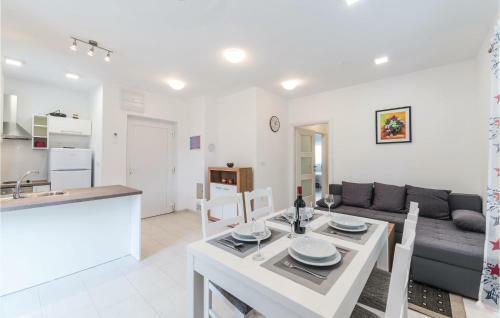 Two-bedroom Apartment In Veli Rat