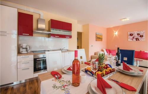 Two-bedroom Apartment In Viskovo