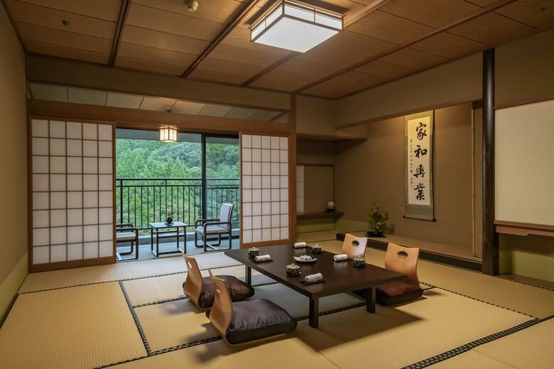 Yamanaka Spa Hanatsubaki