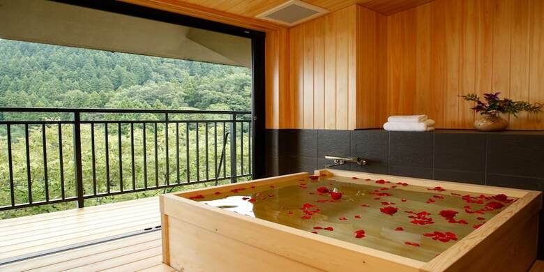 Yamanaka Spa Hanatsubaki