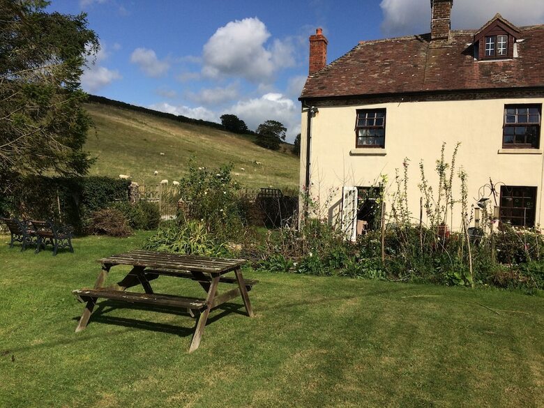Bed & Breakfast Belhuish Farmhouse