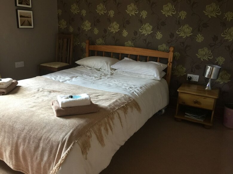 Bed & Breakfast Belhuish Farmhouse