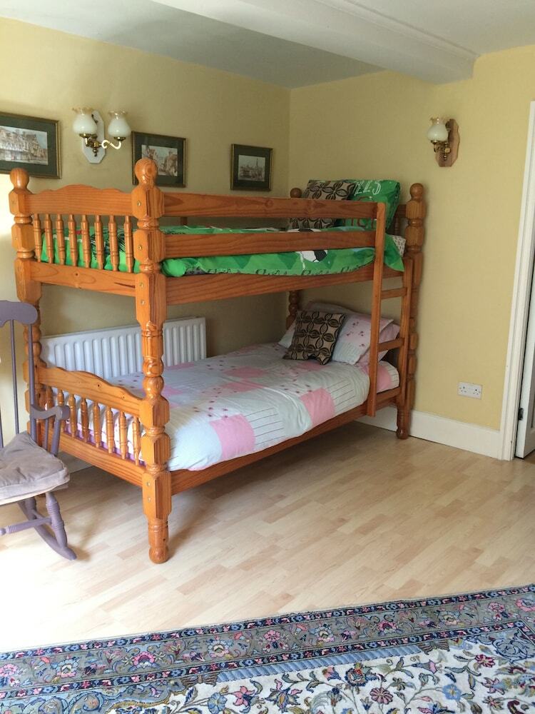Bed & Breakfast Belhuish Farmhouse