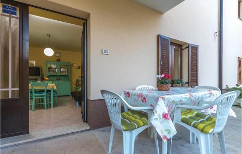 Two-bedroom Apartment In Umag