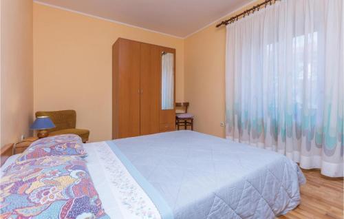 Two-bedroom Apartment In Umag