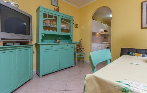 Two-bedroom Apartment In Umag