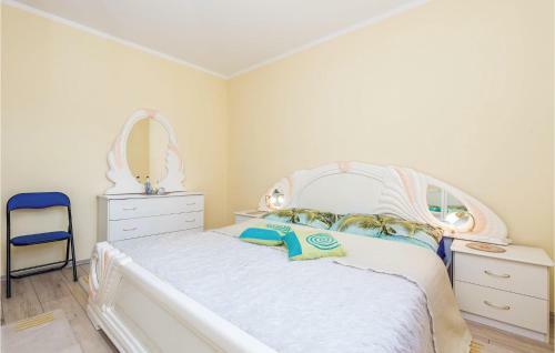 Two-bedroom Apartment In Viskovo