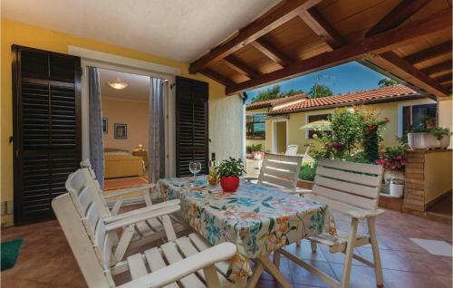 Two-bedroom Apartment In Porec