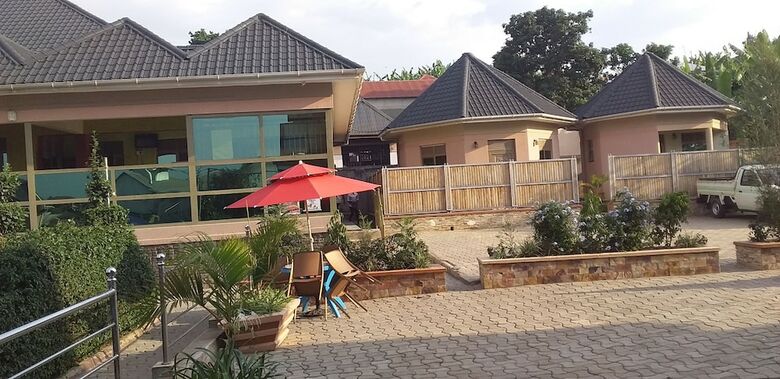 Senevin Gardens Hotel