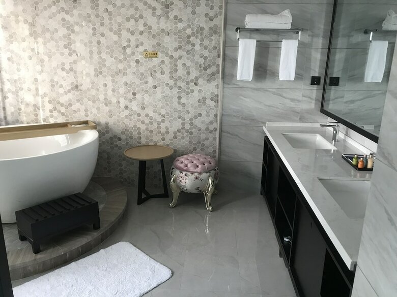 Metropolis Golf Hot Spring Hotel