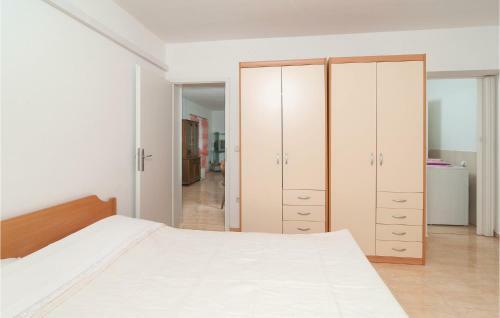 Two-bedroom Apartment In Postira