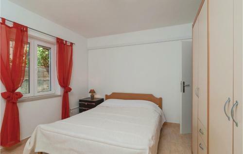 Two-bedroom Apartment In Postira