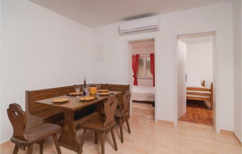Two-bedroom Apartment In Postira