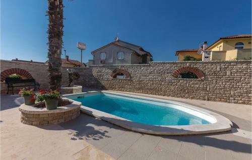 Two-bedroom Apartment In Pula