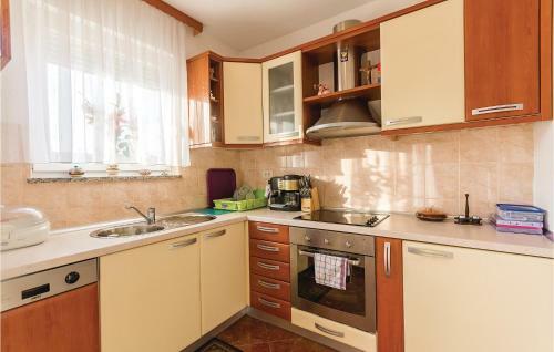 Two-bedroom Apartment In Pula