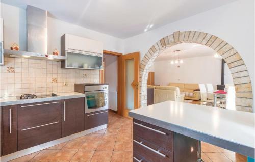 Three-bedroom Apartment In Pula