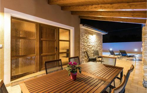 Two-bedroom Holiday Home In Pula