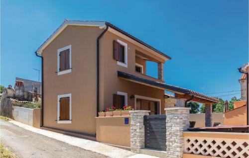 Two-bedroom Holiday Home In Pula