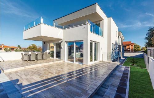 Four-bedroom Holiday Home In Pula