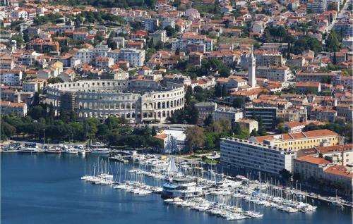 Four-bedroom Holiday Home In Pula