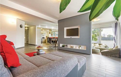 Four-bedroom Holiday Home In Pula