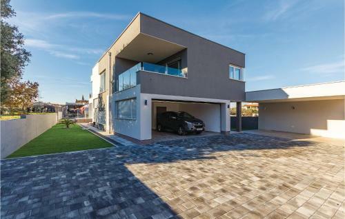Four-bedroom Holiday Home In Pula