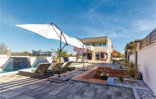 Four-bedroom Holiday Home In Pula