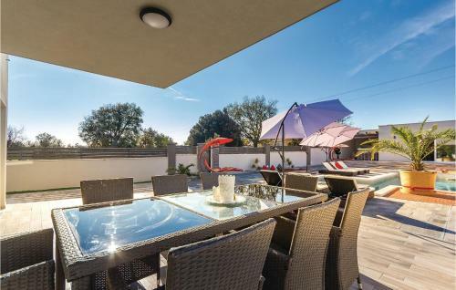 Four-bedroom Holiday Home In Pula