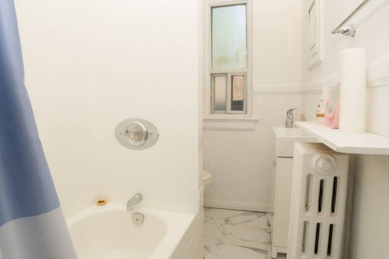 Bright Apartment Near St. Clair W Station