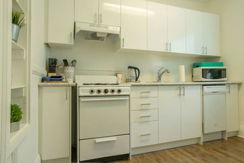 Bright Apartment Near St. Clair W Station