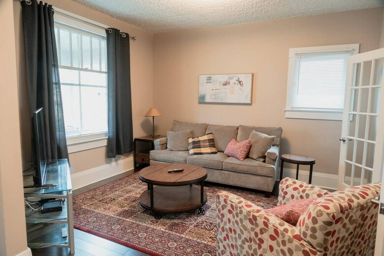 Apartamentos Beautiful 3 Bedroom Home Near Downtown