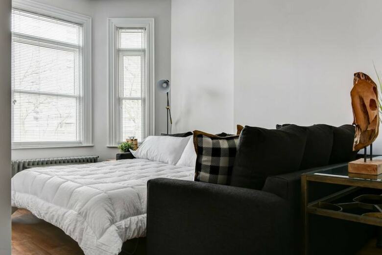 Bright And Modern Apartment In Downtown Toronto