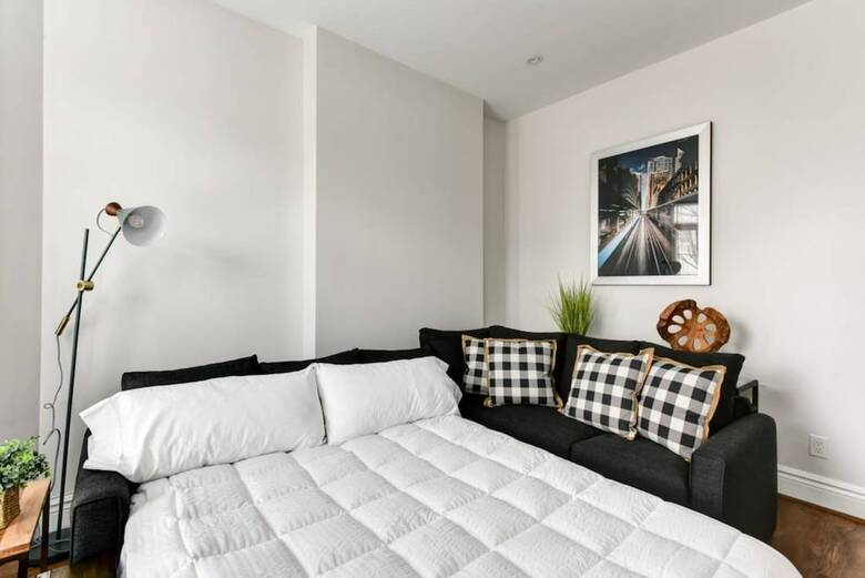 Bright And Modern Apartment In Downtown Toronto