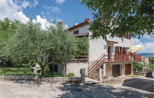 Two-bedroom Apartment In Rakalj