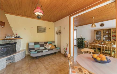 Two-bedroom Apartment In Rakalj