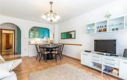 Two-bedroom Apartment In Selce