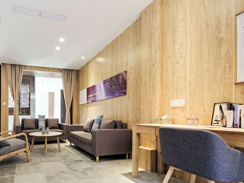 Changshu Chujian Yue Hotel