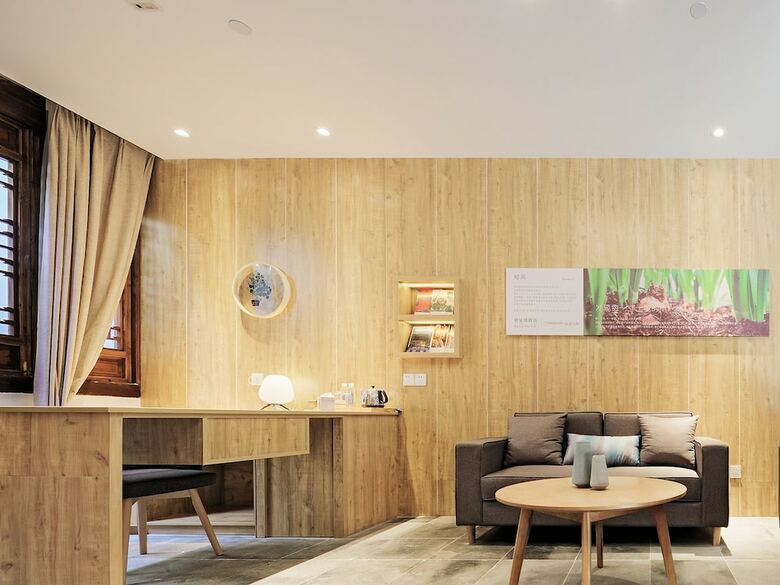 Changshu Chujian Yue Hotel