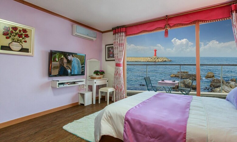 Sea Rainbow Pension