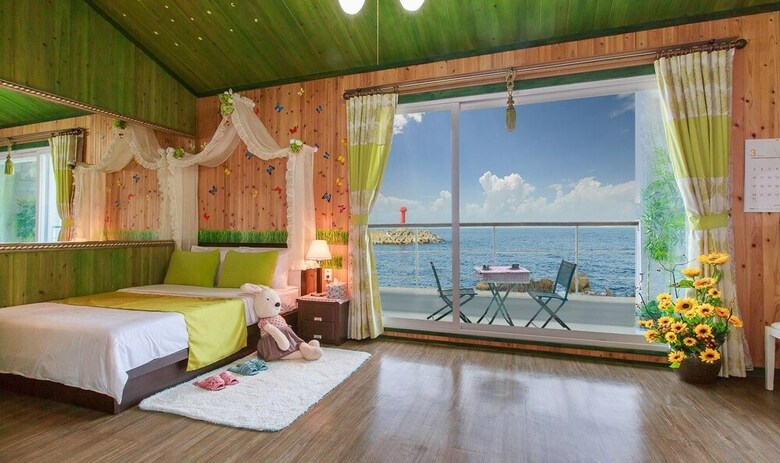 Sea Rainbow Pension