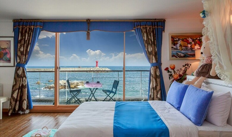 Sea Rainbow Pension